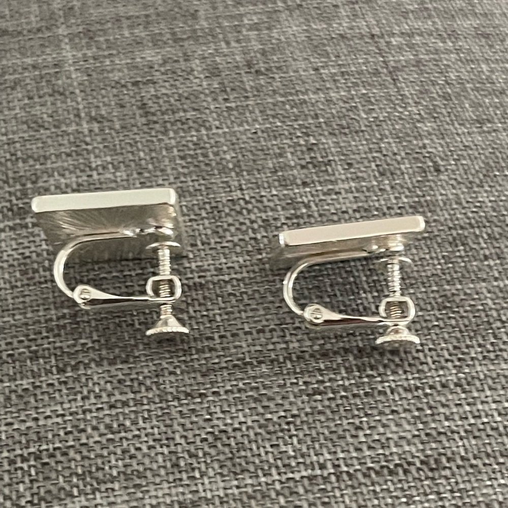 Vintage Napier Mother of Pearl Enamel 50” Silver-Tone Screw Back Earrings - Picture 4 of 5